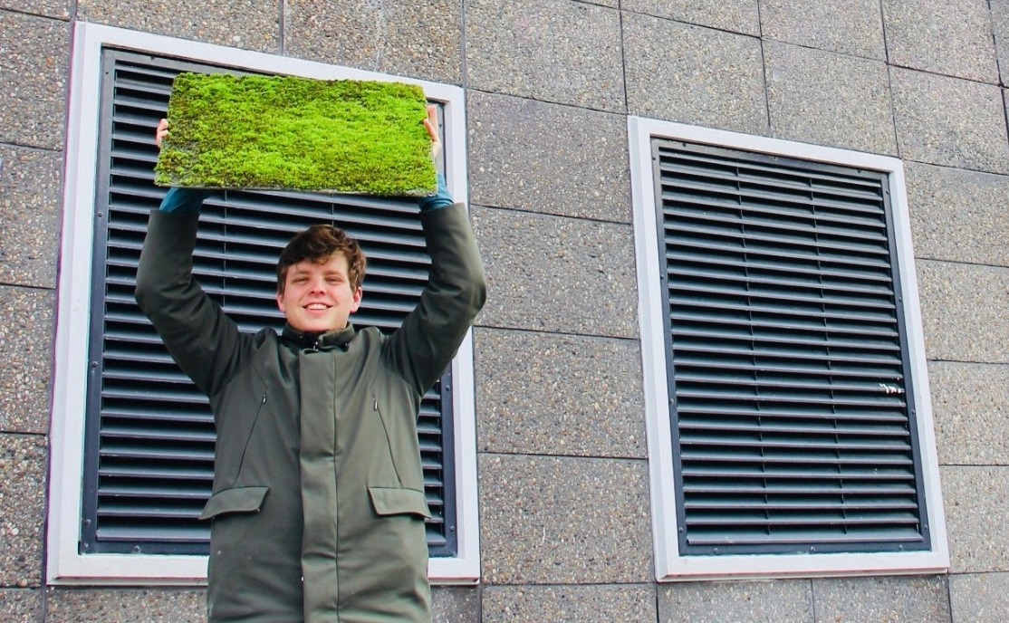 This company is helping cities breathe by covering walls with moss