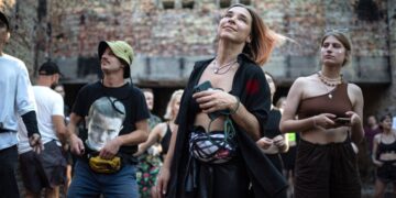 The techno ‘clean-up raves’ restoring Ukraine - Positive News