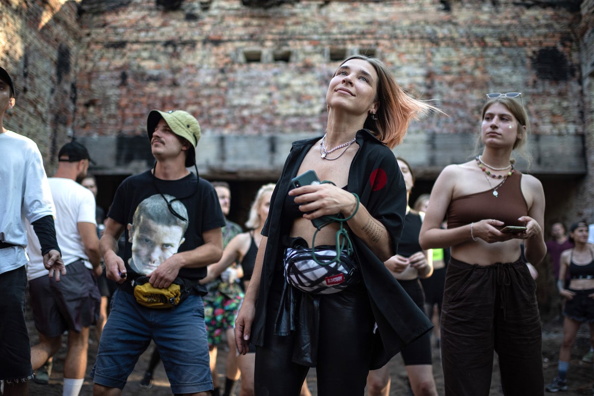 The techno ‘clean-up raves’ restoring Ukraine - Positive News