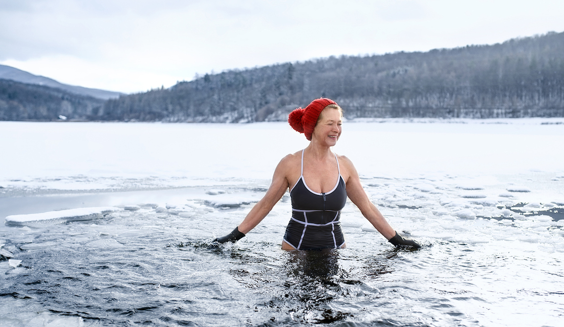Why cold water swimmers might be onto something - Positive News