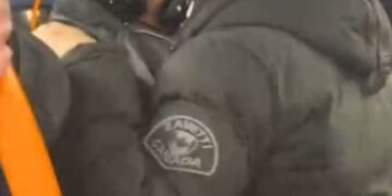 Man challenges bus passenger to fight after he allegedly "pushed in"