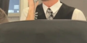 EasyJet cabin manager hilariously introduces his crew members