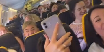 Ryanair flight is turned into a Beyonce concert at 30,000 feet