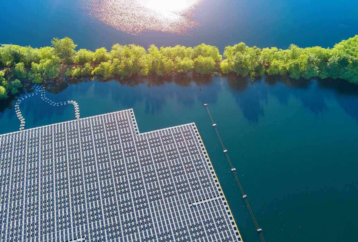 Floating solar panels: the future of clean energy? - Positive News