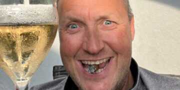 Darts pundit Wayne Mardle labels Scottish football 'p**h' after fan Q