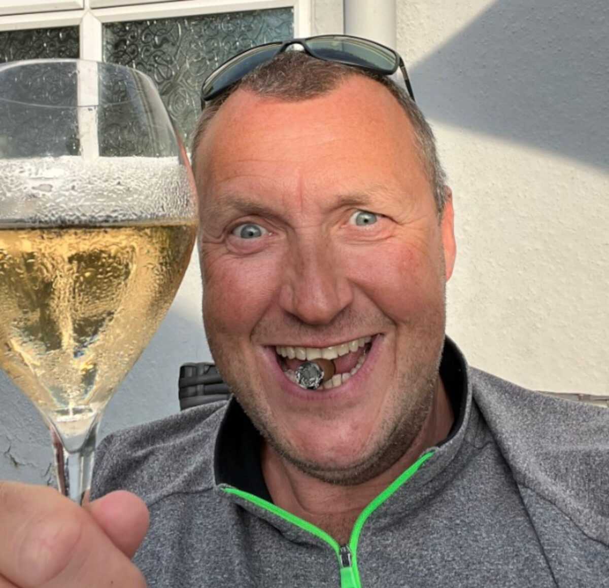 Darts pundit Wayne Mardle labels Scottish football 'p**h' after fan Q