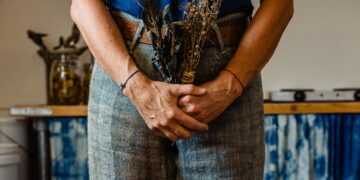 The woman who grew her own pair of jeans - Positive News