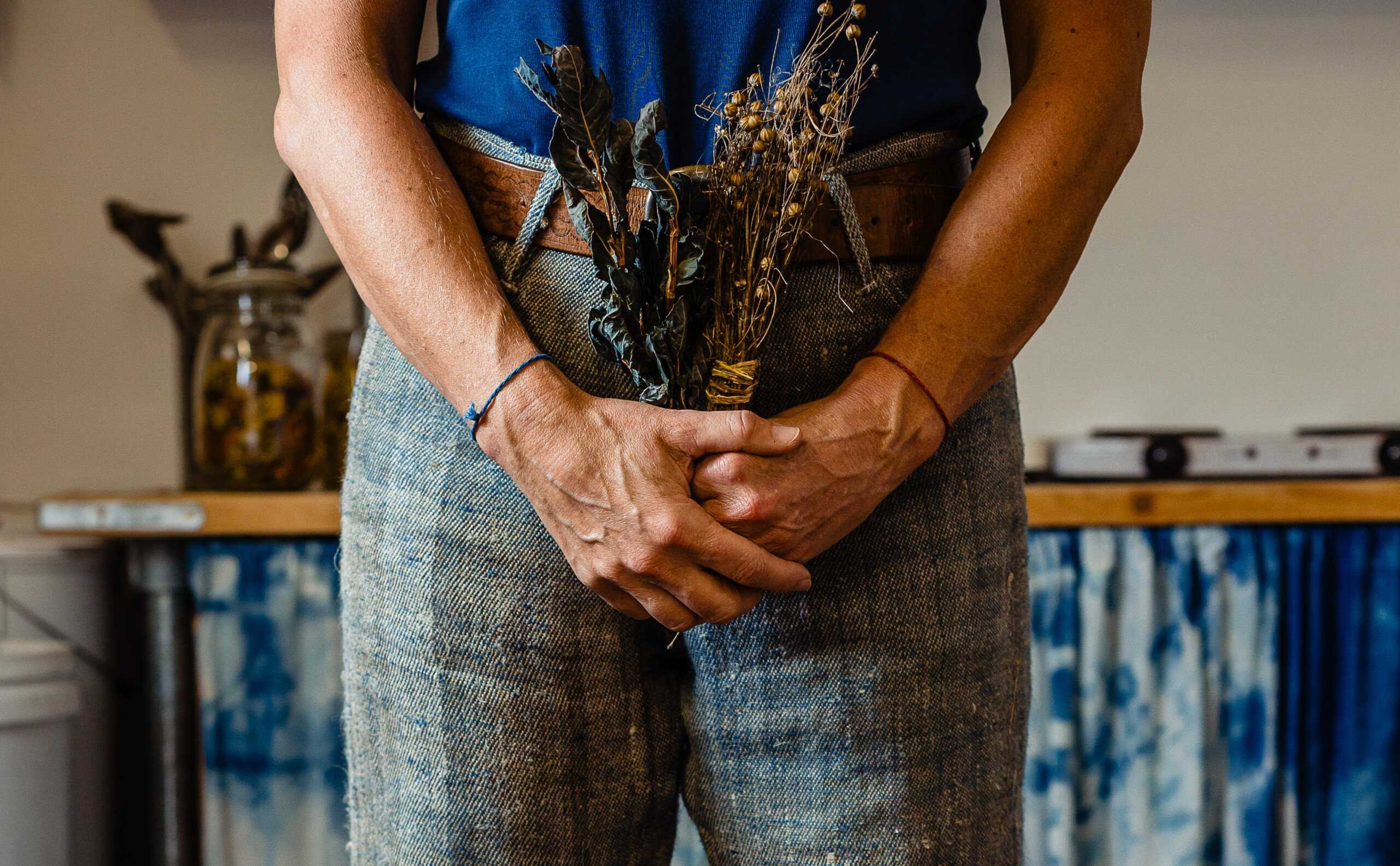 The woman who grew her own pair of jeans - Positive News