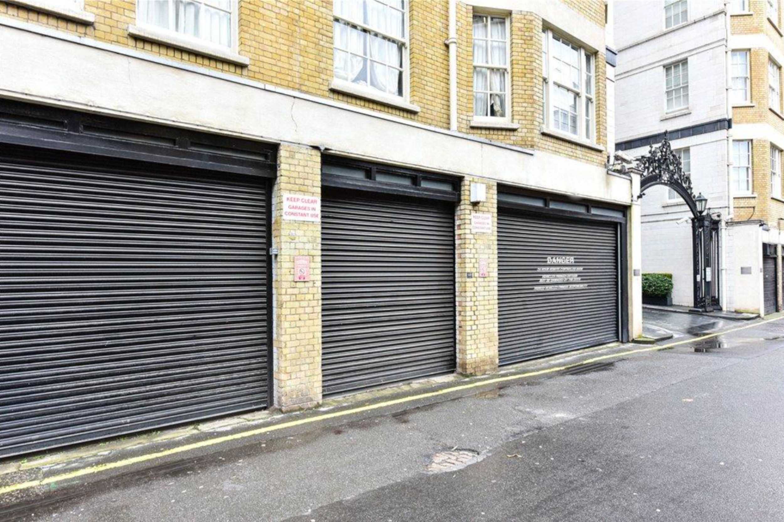 House-hunters left in disbelief by 3-metre-wide London parking space selling for eye-watering £750,000