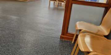 Not even a receptionist can be seen in the photo of the deserted health centre.