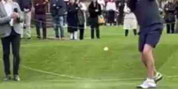 The golfer having a blunder- UK News