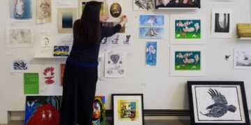 Making an exhibition of yourself: the gallery where anyone can add to the walls - Positive News