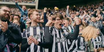 Newcastle United introduces ‘sound shirts’ for deaf supporters - Positive News