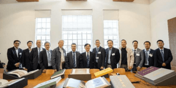 Zhejiang University presented the Comprehensive Collection of Ancient Chinese Paintings to the University of Oxford and held an overseas promotion event at the University of Cambridge