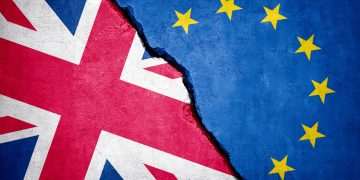 Negotiate UK-EU customs union to tear down ‘damaging’ Brexit barriers, Davey urges Starmer