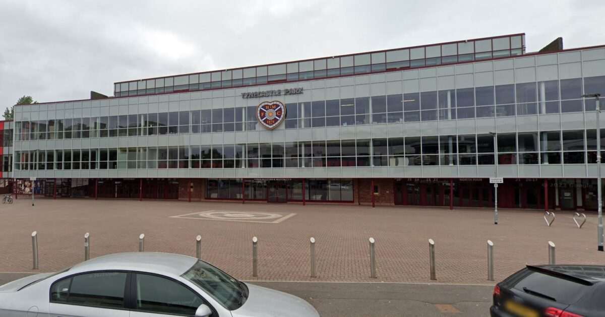 Football fan pleads guilty to "racial abuse" of Hibs player