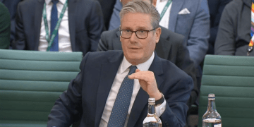 Three out of five people think Keir Starmer does not respect them, poll suggests