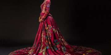 The world in a dress: the project with 1.5 billion stitches