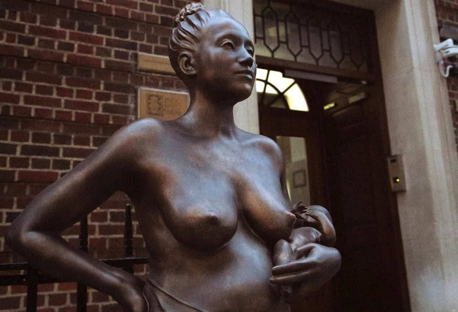 New London statue celebrates the unseen strength of mothers