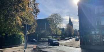 Repairs take place on manhole cover leaking water onto road in Edinburgh