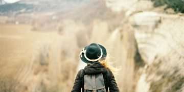 Money expert warns British bargain hunters not to be ‘fooled’ by the January sales – “travel insurance comparison could save you from price hikes of up to 1000%”